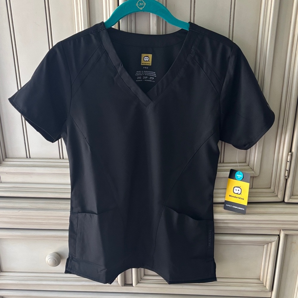 Women’s WonderWink Pro Short Sleeve Black V-Neck Medical Scrub with Pockets NWT